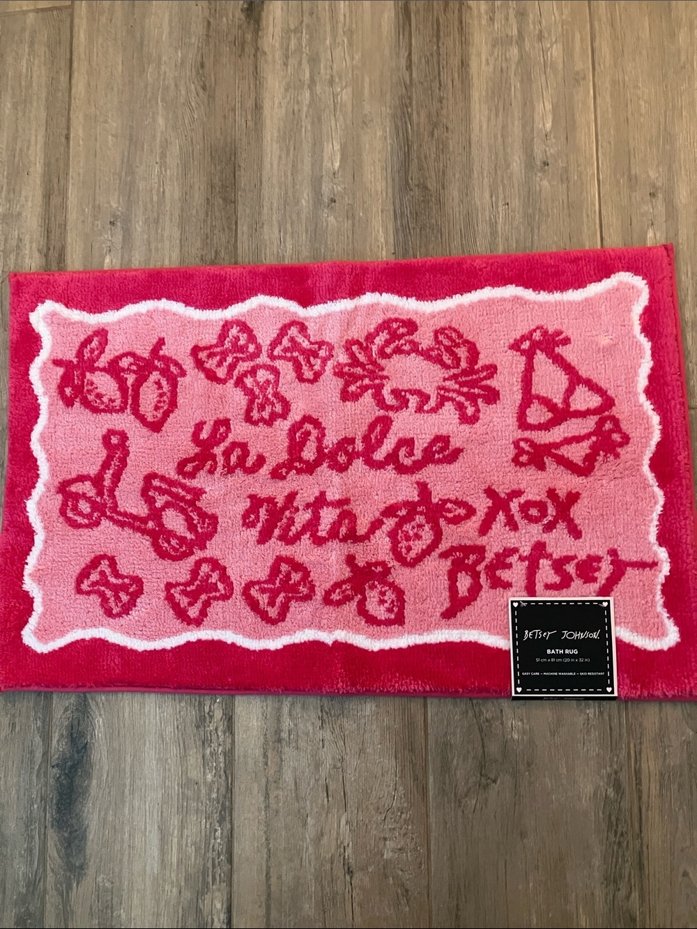 🎀Betsey Johnson bath rug kitchen mat hallway rug hot pink super soft NWT